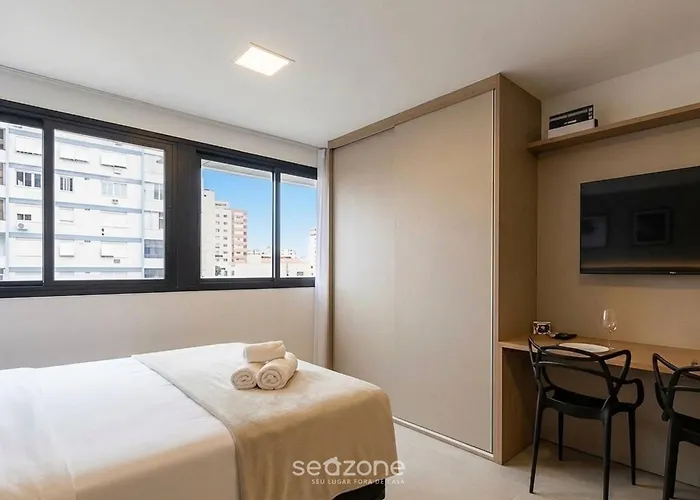 Em Cond. C/ Piscina E Vista Cid. Grb0505 Porto Alegre